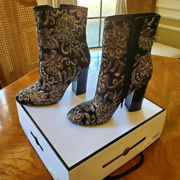 New Guess Lovebugi Brocade Block Heel Booties 7M - Picture 5 of 10